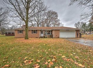 3305 Las Vegas Dr, Decatur, IL 62526