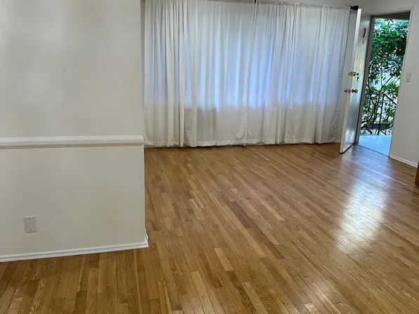 221 N Swall Dr, Beverly Hills, CA