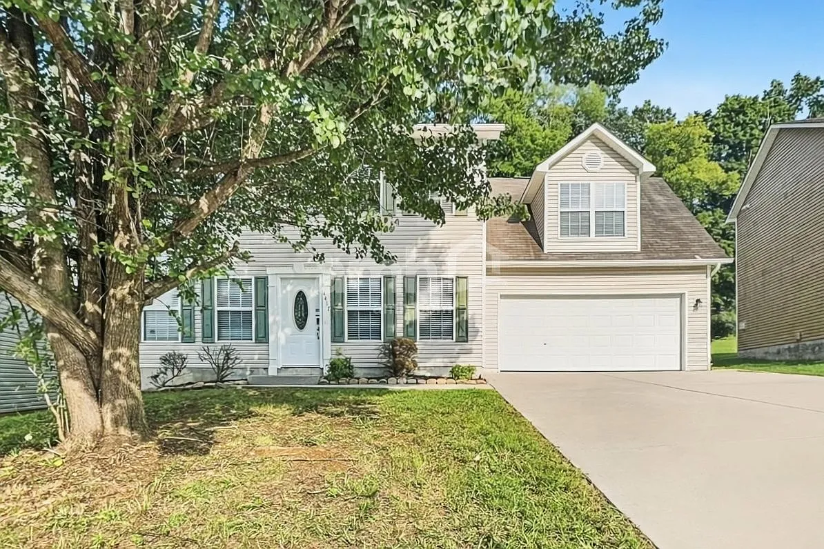 3 bed, 2.5 bath, 1900 sqft, $2,370 — Photo 1