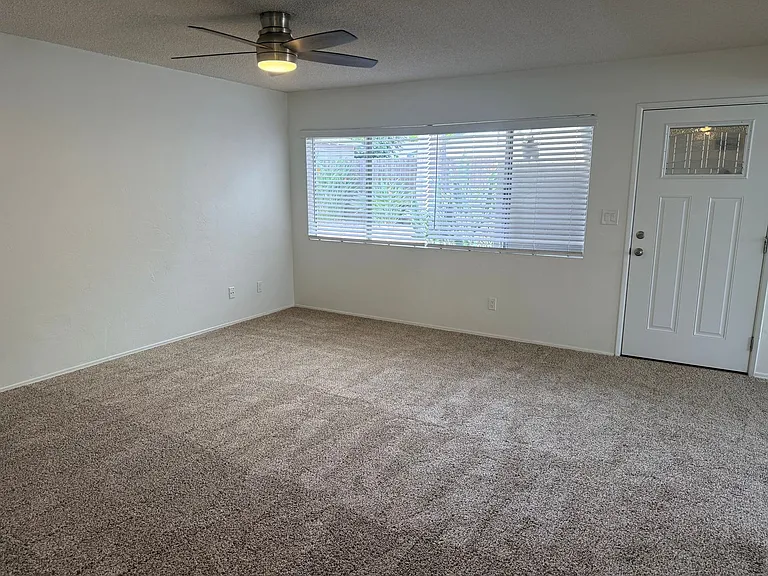 1115 Oxford Ct — Photo 21
