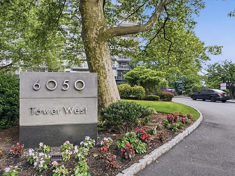 6050 Boulevard East #16E — Photo 1