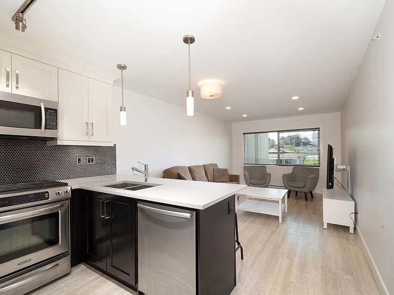 4548 Hastings St — Photo 3