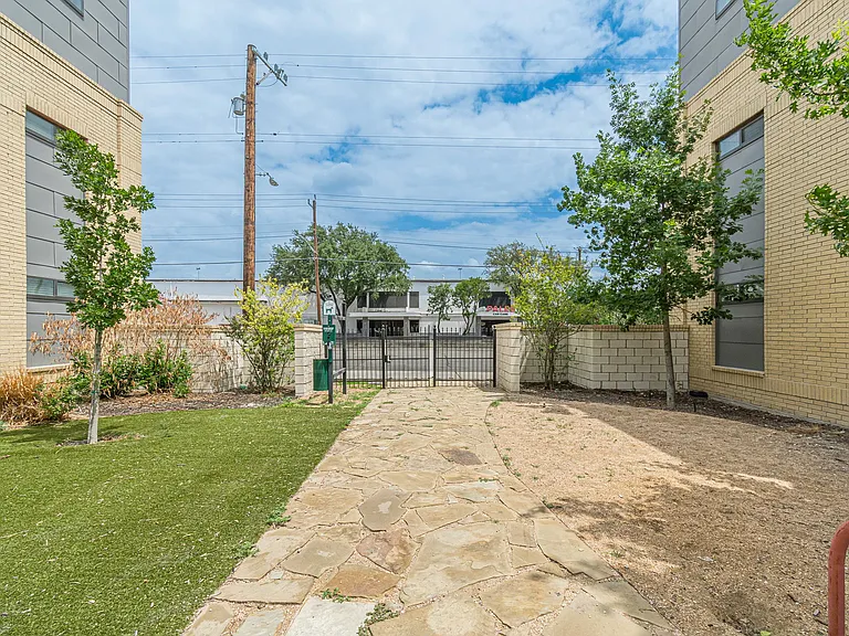 711 S Frio St #1301 — Photo 25