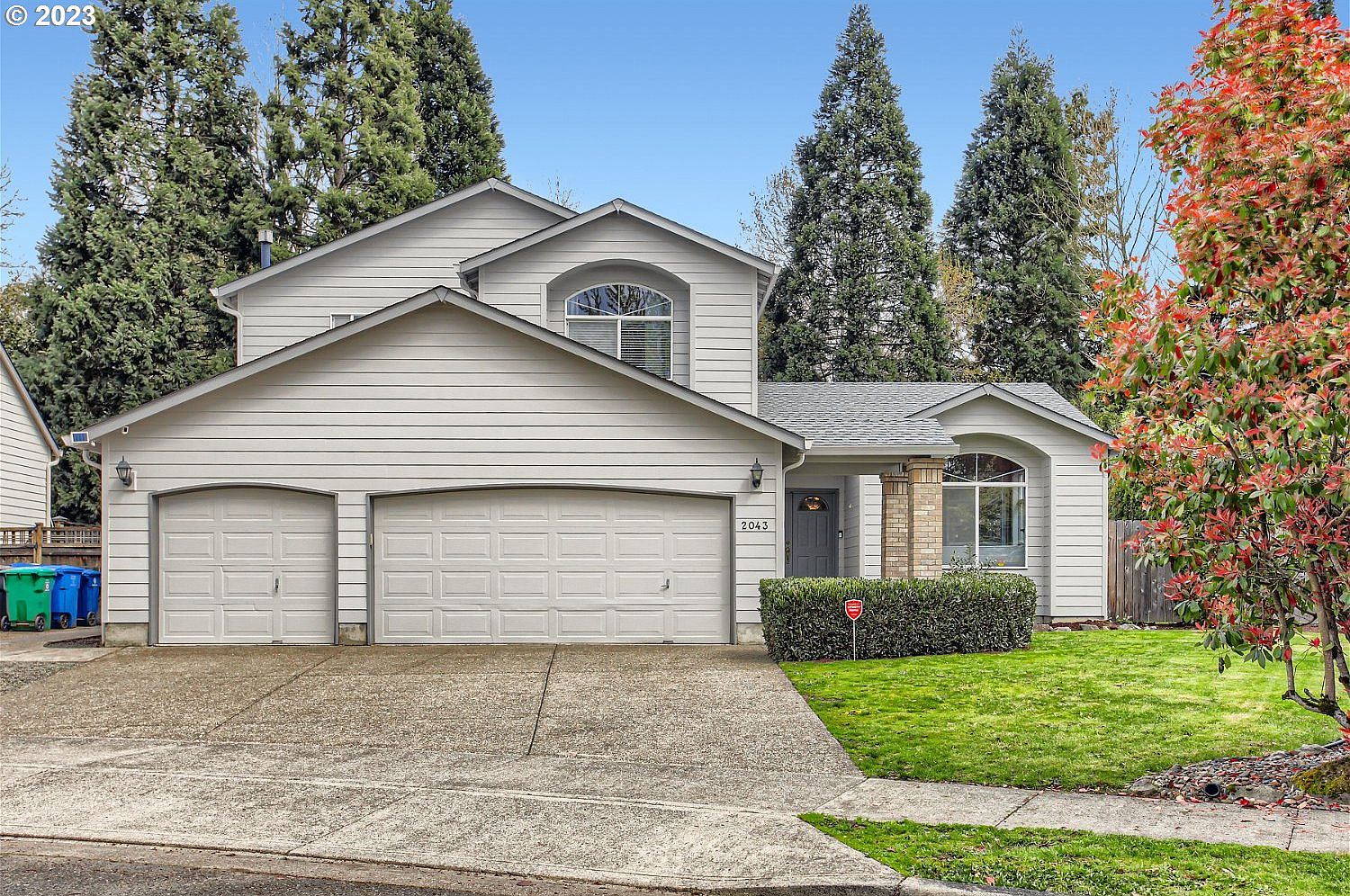 2043 NE Edgewater Dr