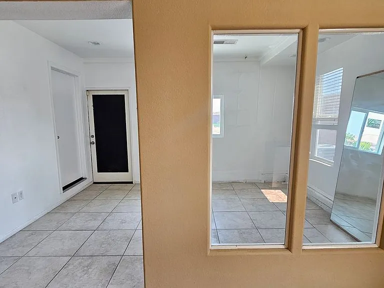 805 E 2nd St — Photo 11