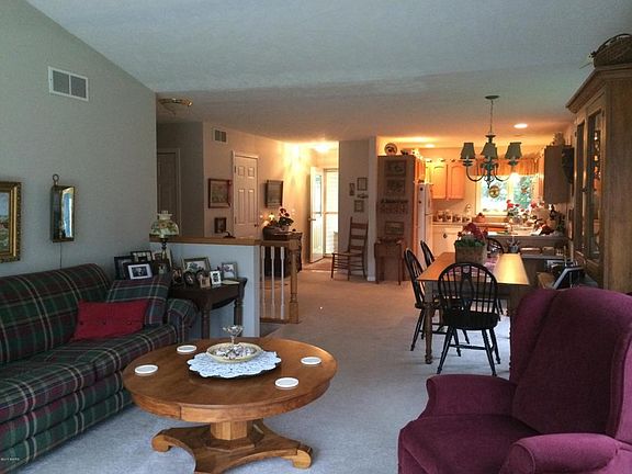 3rd image of 1654 Parker Dr #19