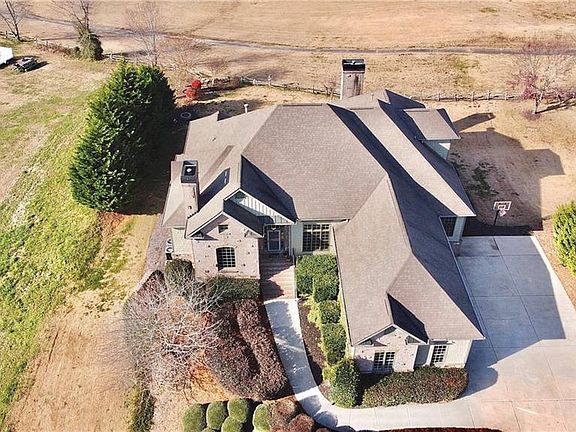 3rd image of 292 Gold Bullion Dr E