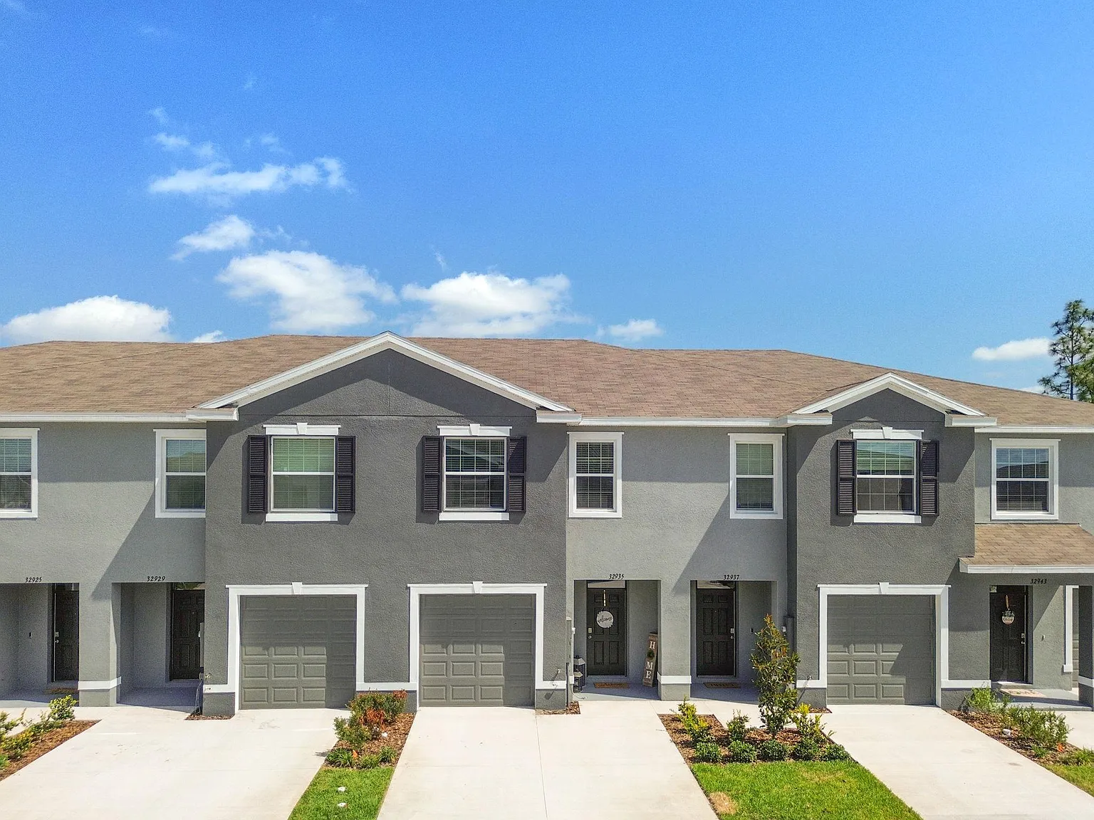 3 bed, 2.5 bath, 1673 sqft, $2,300 — Photo 2
