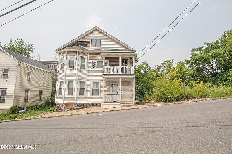 3rd image of 16 Locust Avenue