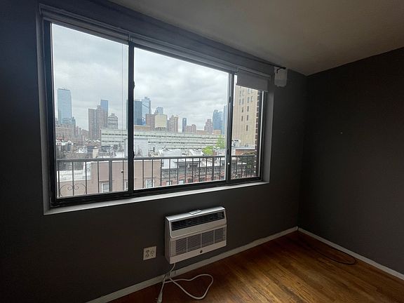 3rd image of 407 W 51st St Penthouse A