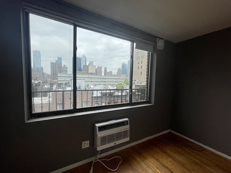 407 W 51st St #A — Photo 3