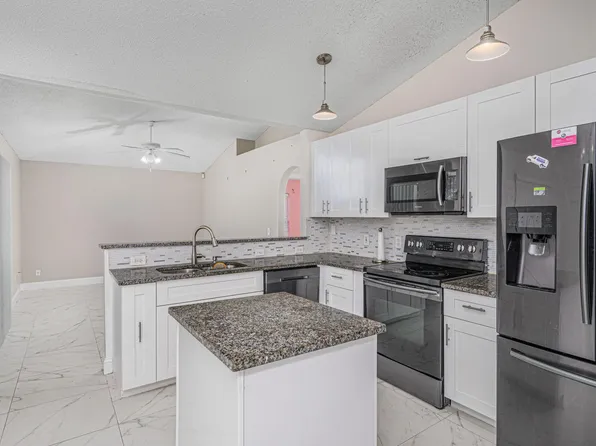 5525 NW Downs Street Street, Port St Lucie, FL 34986