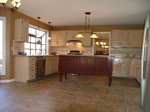 4th image of 20094 Wildwood Ln