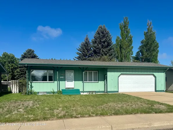 1141 12th Ave W, Dickinson, ND 58601