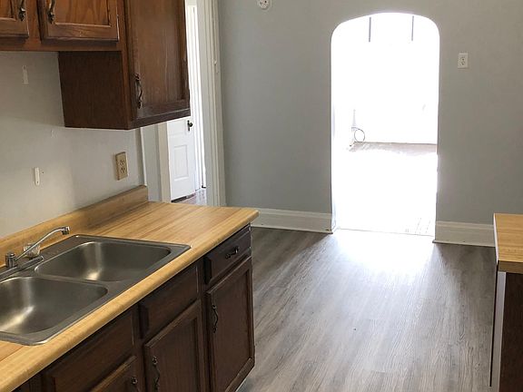 4th image of 24 W Court St APT 10