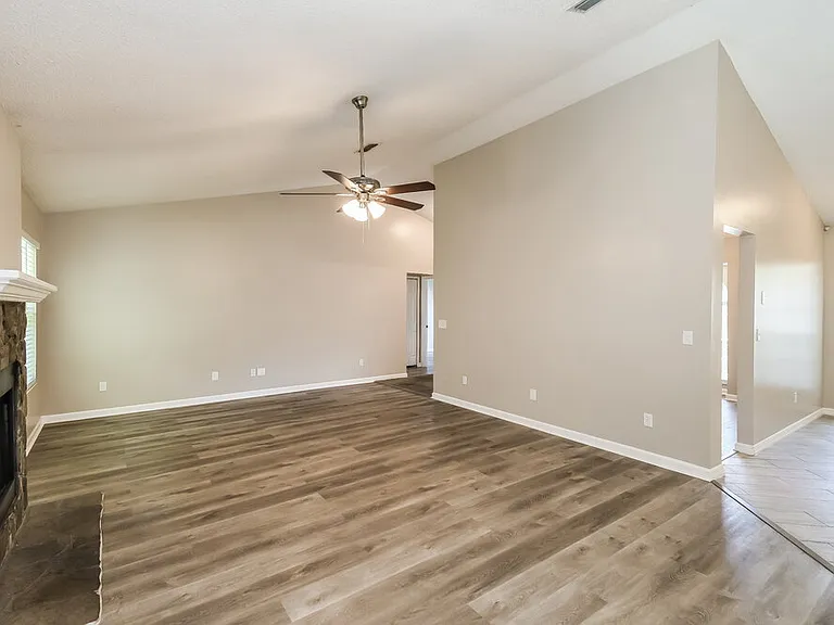 465 Oldfield Dr — Photo 12