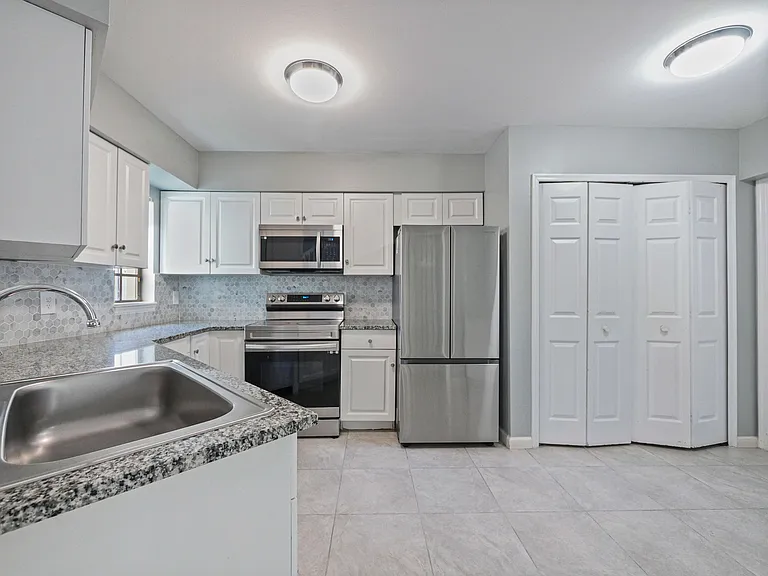 750 Olympic Cir — Photo 6