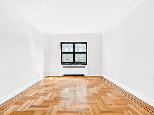 190 East Mosholu Parkway South image 23 of 36