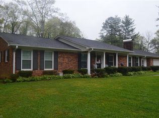 154 Forest Oaks Dr, Dobson, NC 27017