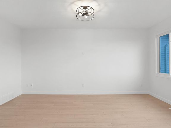 5th image of 20928 16th Ave SW
