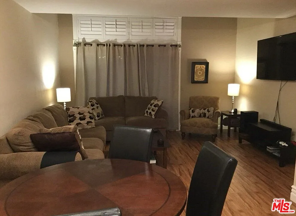 1 bed, 1.5 bath, 899 sqft, $2,700 — Photo 3