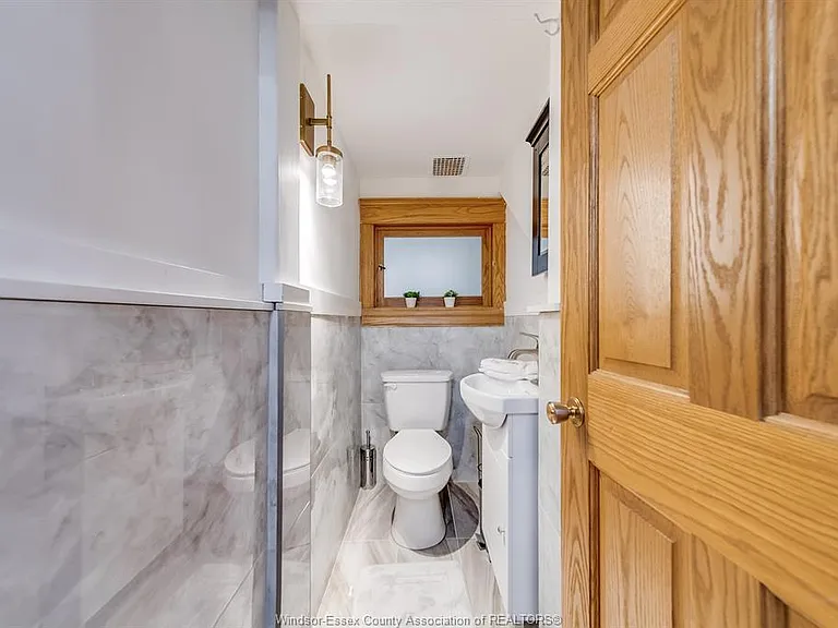 961 Ouellette Ave #2 — Photo 28