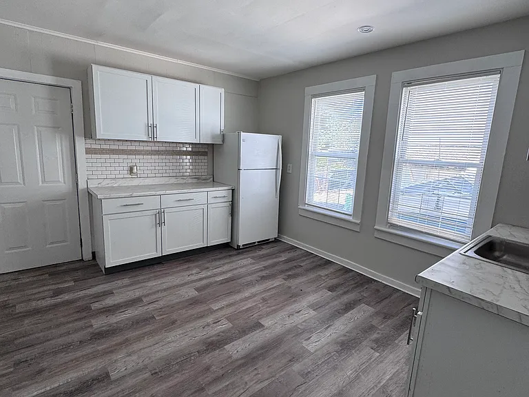 115 Smith St — Photo 9
