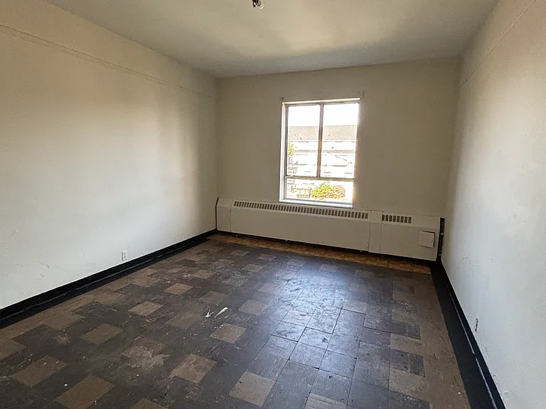 1115 Reservoir St — Photo 8