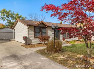 1525 Lenox Rd SE, Grand Rapids, MI 49506