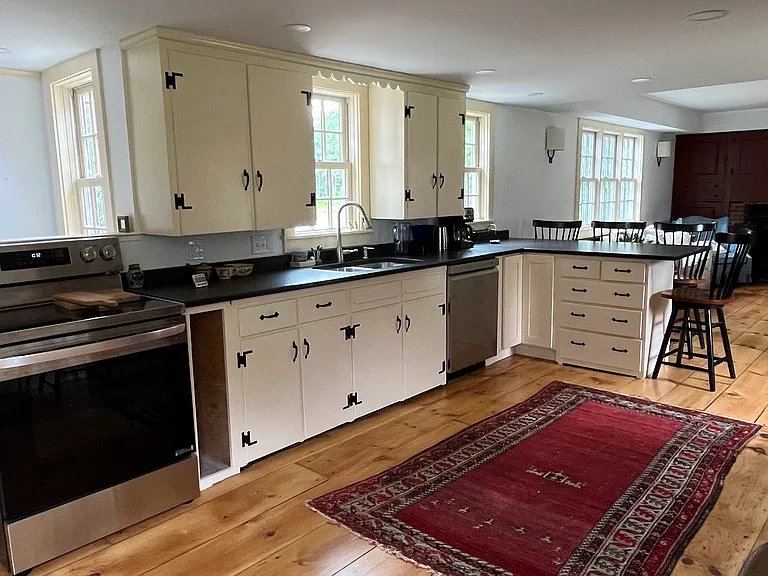 7 Church Ln — Photo 2