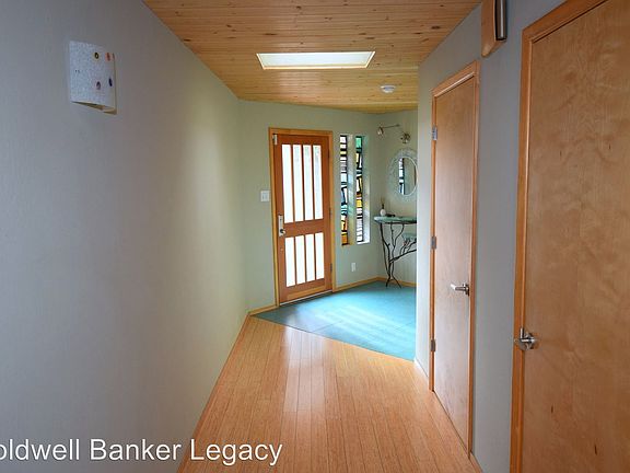 5th image of 1912 Quail Run Dr NE