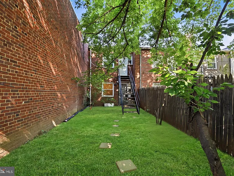 1701 Montello Ave NE #B — Photo 17