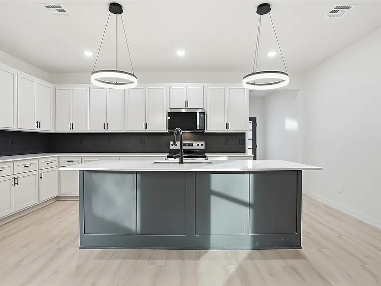 1435 N Main St #B — Photo 8