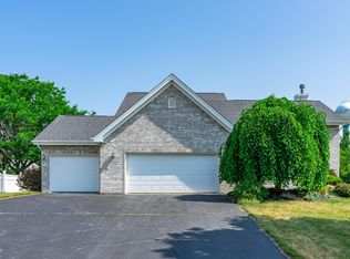 218 Starfire Rd, Poplar Grove, IL 61065