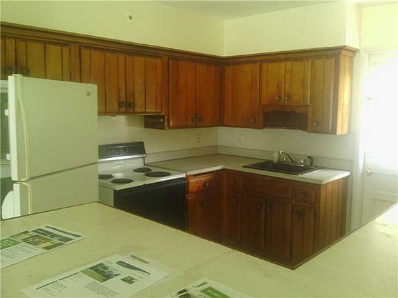 2nd image of 826 22nd St