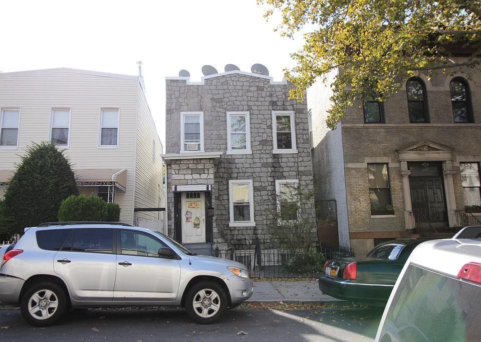 2nd image of 330 55th St