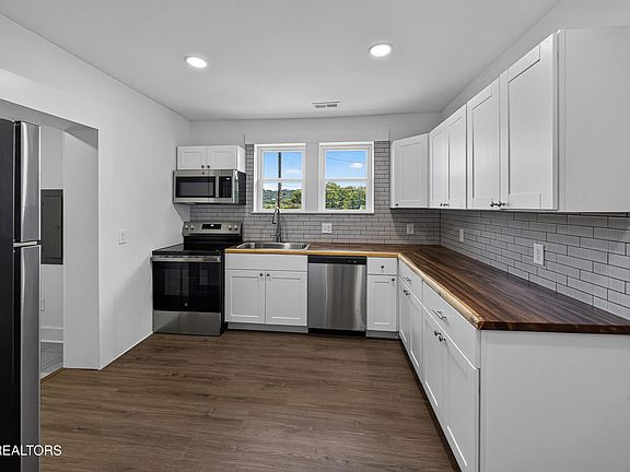 5th image of 322 Oak St
