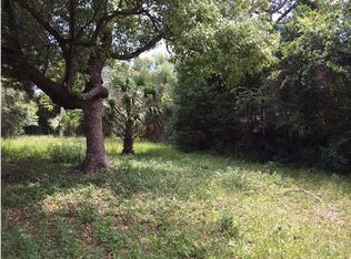 56 8th St, Apalachicola, FL 32320