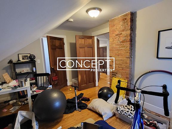 3rd image of 216 Banks St #105