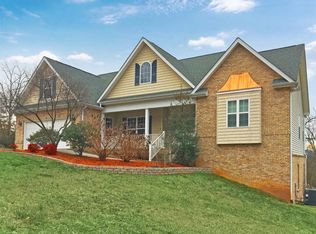 1009 Quail Ridge Ln, Dandridge, TN 37725