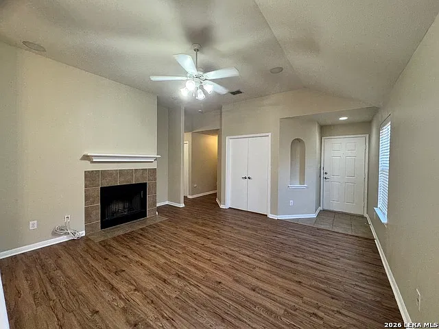 3 bed, 2.0 bath, 1393 sqft, $1,695 — Photo 3