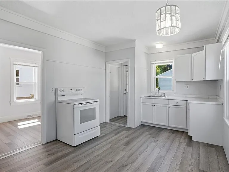 1009 Willett Ave E — Photo 13