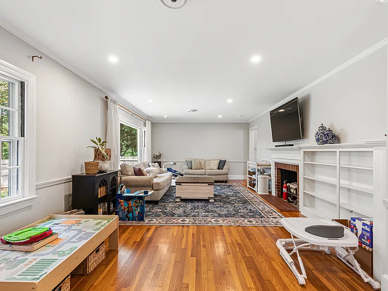 355 Pearse Rd — Photo 22