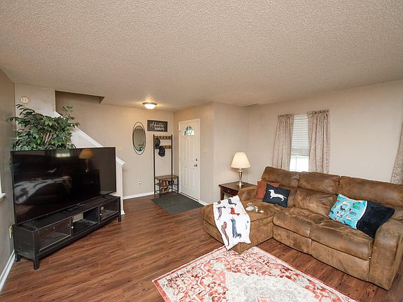 4th image of 2727 Brewster Ln