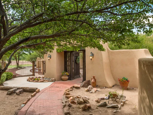 18 Rivendell Ln, Los Lunas, NM 87031