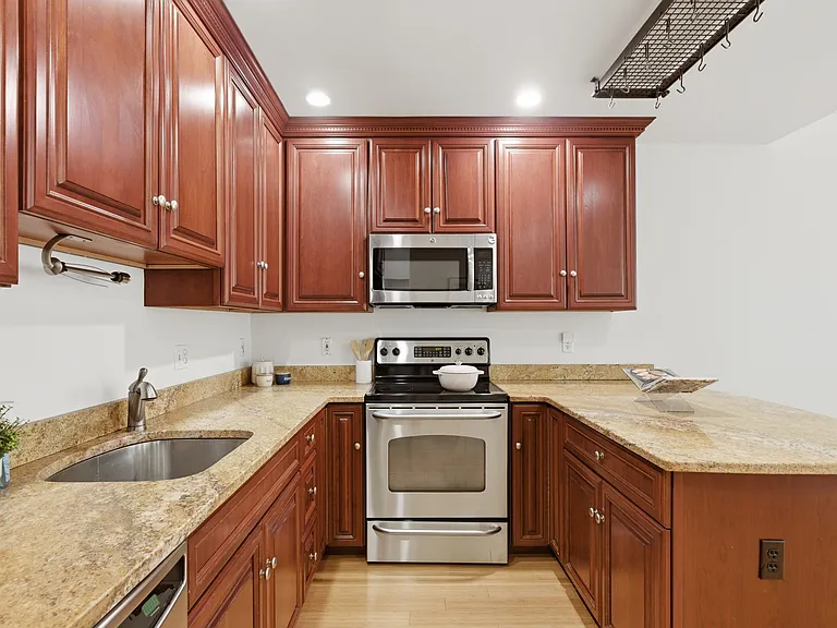 55 Temple Pl #4 — Photo 14
