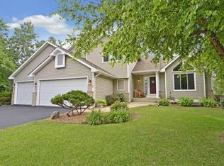 1150 Ridge Bluff Dr, Chaska, MN 55318