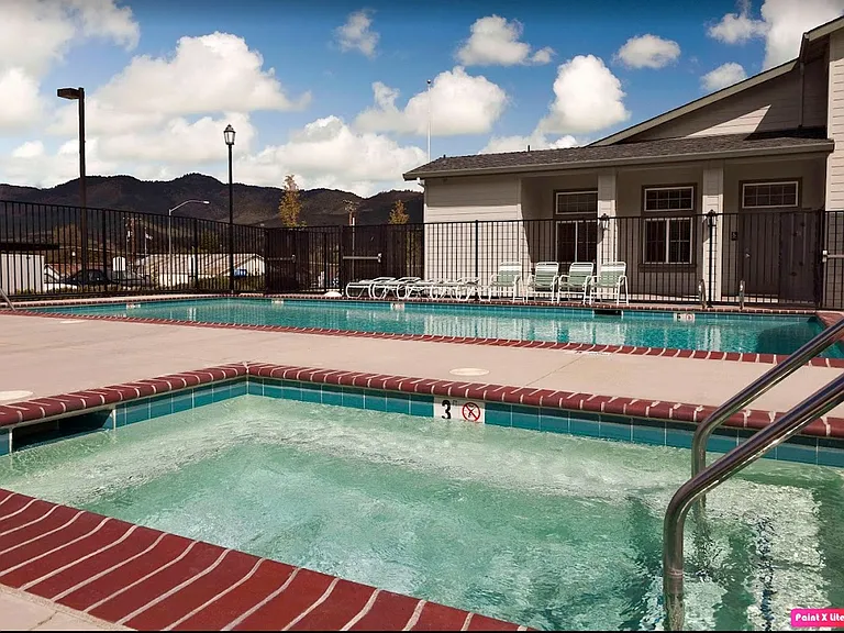 Shasta Courtyards — Photo 13