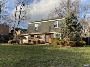 147 Stuart St, Paramus, NJ 07652