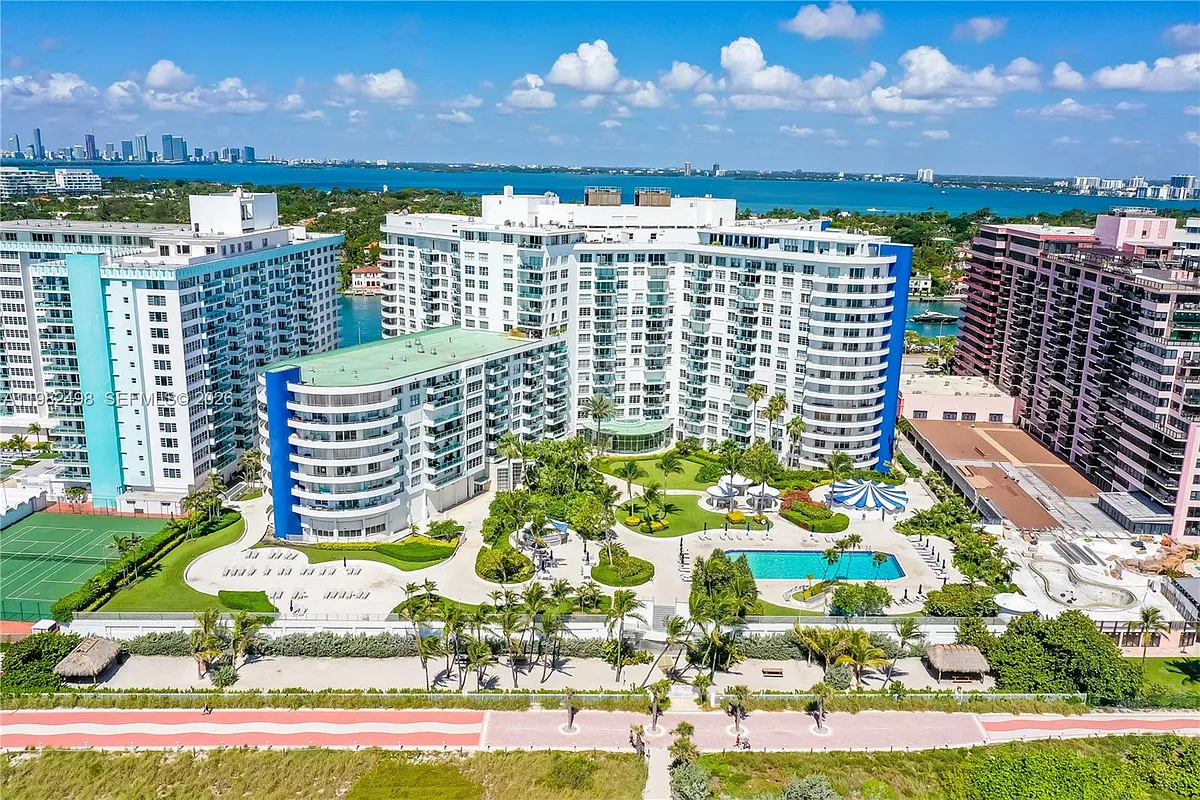 Building Photo - 5161 Collins Ave #1004